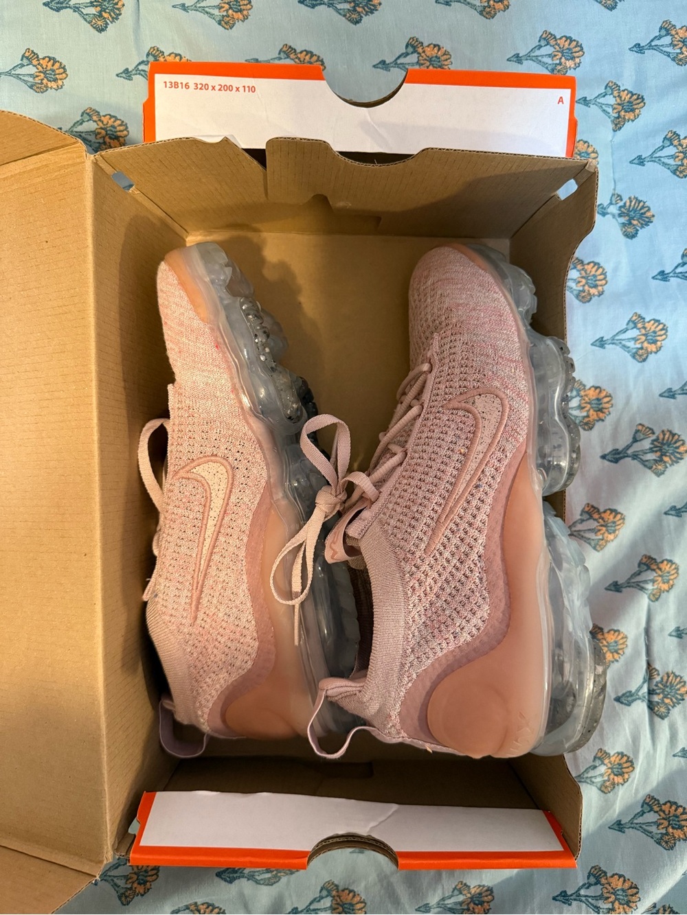 Nike Air VaporMax Flyknit 2 Women's Pink Athletic Shoes - Picture 7 of 7